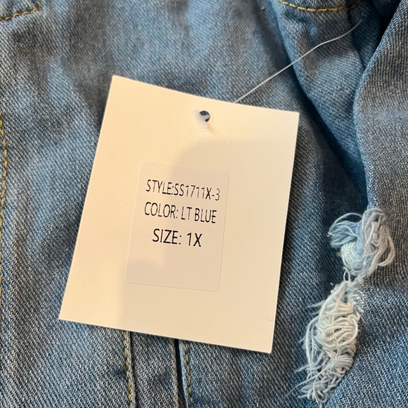 New NWT The Style Between Us Blue Denim Jacket Light Wash‎ Distressed Plus Sz 1X - Picture 3 of 9